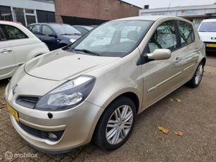 Renault Clio 1.6-16V Privilège. Airco. Leer.