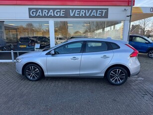 Volvo V40 2.0 T2 Momentum (bj 2019)