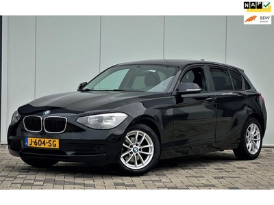 BMW 1-serie 114i EDE Business EXTRA SET WINTERBANDEN MET