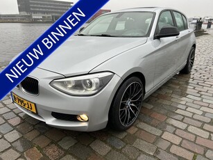 BMW 1-serie 114i Upgrade Edition 5 deurs apple carplay bom