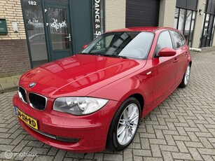 BMW 1-serie 118i Business LineAUTOMAATCARPLAYNAP