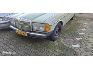 Mercedes 200-280 230 Onderdelen auto of restauratie object