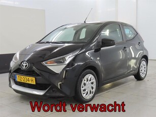 Toyota Aygo 1.0 VVT-i x-play Airco, Camera, NL/NAP!