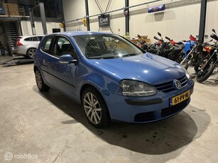 Volkswagen Golf 5 1.6 FSI Sportline / Airco / 6 Bak!