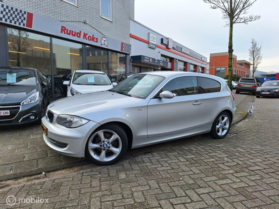 BMW 1-SERIE 118i BUSINESS LINE / Climate Control / Parkeersensoren /