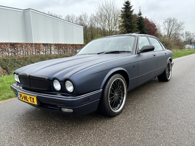 Jaguar XJ 4.0 R S/C SUPERCHARGED / LEER / MAT BLAUW /