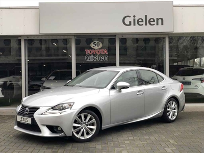 Lexus IS 300h 223PK Business Line | Navigatie, Cruise control, 17 inch, Climate control, Parkeercamera, ASC, Licht + Regensensor