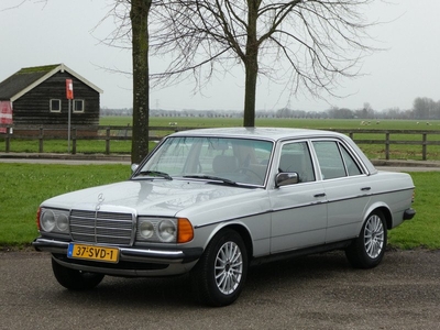 Mercedes-Benz 200-280 (W123) 300 D 5 cyl. Wegenbelasting vrij * UNIEK! * zeer netjes