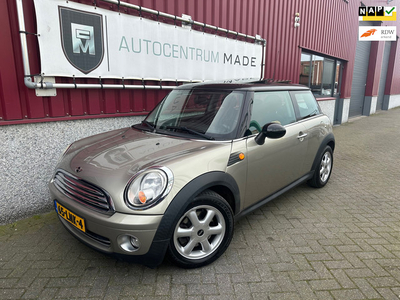 Mini Mini 1.6 Cooper Business Line // 155 DKM NAP // Pano.dak