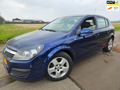 Opel Astra 1.6 Edition/ automaat/ aangepast voor invalide mensen