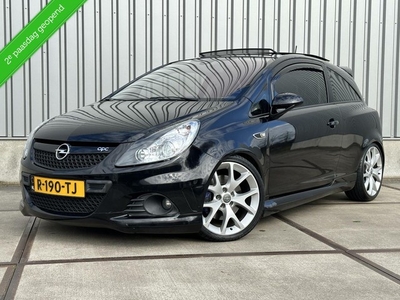 Opel Corsa 1.6-16V Turbo OPC Pano - Xenon - Recaro - Zeer