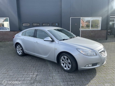 Opel Insignia 1.8Business Edition met nieuwe APK! + Trekhaak