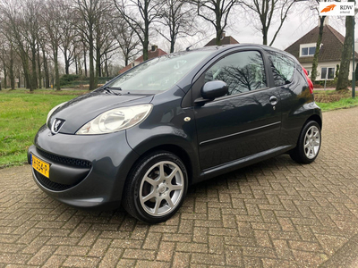 Peugeot 107 1.0-12V XR MET AIRCO, Stuurbekrachtiging C.V KM stand ZEER LAAG UNIEK