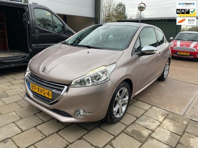 Peugeot 208 1.2 VTi Allure Pano Leder Topstaat 90dkm Dealer Onderhouden