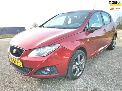 Seat/luxe uitvoering/ Ibiza 1.6 Stylance/luxe uitvoering/navi/nap/NIW apk/airco/velgen/zeer nette auto/inruil mog !!!!