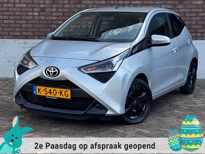 Toyota Aygo 1.0 VVT-i x-play / Navigatie By App / Achteruitrijcamera / Airco / DAB+ / NED-Aygo / Toyota Dealer onderhouden