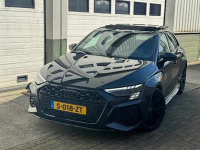 Audi RS3 Sportback 2.5 TFSI quattro / PANO / B&O / MATRIX