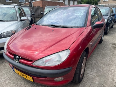 Peugeot 206 1.6-16V Gentry 1 JAAR APK !!