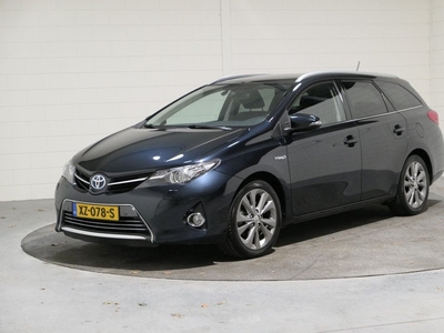 Toyota Auris Touring Sports 1.8 Hybrid Lease Exclusive, Automaat, Boekjes, half Leer, Panodak, Navi .. Achteruitrij camera, Cruise, Audio, Privacy glas enz. ..