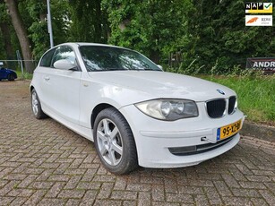 BMW 1-serie 116i (motor loopt op 3 cilinders)