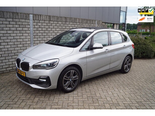 BMW 2-serie Active Tourer 220i High Executive Launch Edition Sport Line Autom Panodak Leder Head-Up Navi Camera Clima 2x PDC LMV .