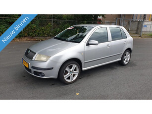 Skoda Fabia 1.4-16V Spirit+ NETTE AUTO RIJD EN SCHAKELT GOED