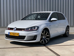 Volkswagen Golf 2.0 TSI GTI Performance 220+ PK - DSG - Alcantara - Groot Navi