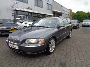 Volvo V70 2.4 D5 Summum AUT/ XENON / MOOIE AUTO / CRUISE / STOELVERW / RIJKLAAR!