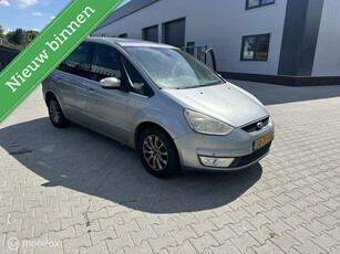 Ford Galaxy 2.0-16V Ghia 7 persoons