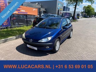 Peugeot 206 1.4 Gentry NIEUWE APK! 2X SLEUTEL!