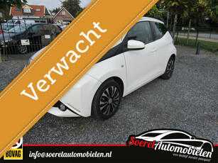 Toyota Aygo 1.0 VVT-i x-play, camera,airco,navi,5 deurs