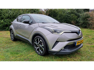 Toyota C-HR 1.8 Hybrid Bi-Tone Plus | NAVI | Trekhaak | JBL Stoel- en stuurverwarming | Bluetooth