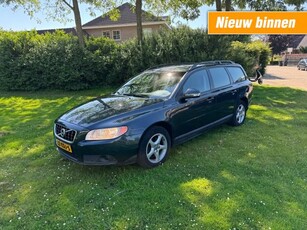 Volvo V 70 2.4 D5 automaat - ecc navi trekhaak in zeer nette staat!