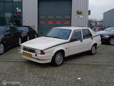 Alfa Romeo 75 2,0