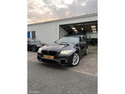 BMW 5-serie 528i High Executive MHUDKeylessNaviLeerAUT