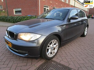 BMW 1-serie 118i Business Line clima, navi, 5 deurs nieuw