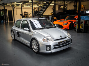 Renault Clio 3.0-24V V6 RS