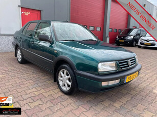 VOLKSWAGEN Vento 1.6 CL Happy Hours