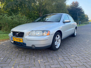 Volvo S60 2.4 Kinetic 170 pk zeer netjes.