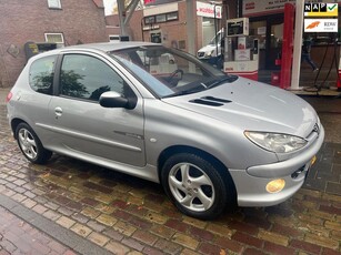 Peugeot 206 1.6-16V Quiksilver