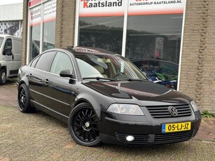 Volkswagen Passat 2.0-20V Highline - Zeer netjes - Half