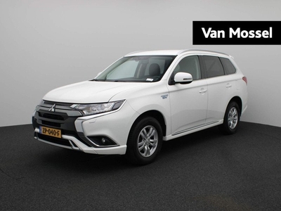 Mitsubishi Outlander 2.4 PHEV Pure | HALF-LEDER ALCANTARA INTERIEUR | APPLE CARPLAY | CLIMATE CONTROL | ACHTERUITRIJCAMERA | TREKHAAK | NAVIGATIE VIA APP |