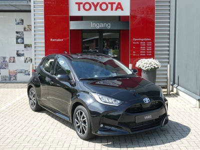 Toyota Yaris 1.5 Hybrid Black edition ?1000 voordeel!