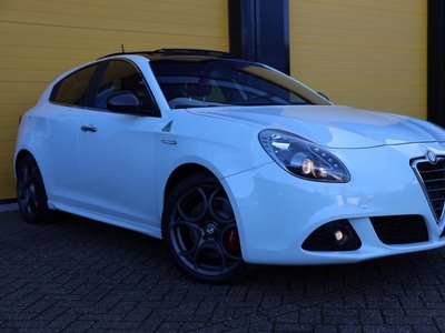 Alfa Romeo Giulietta 1.7 TBi Quadrifoglio Verde / 235 Pk / Open Panoramadak / Leder / Ecc / Cruise Control / BOSE / Stoelverwarmin