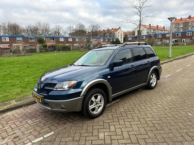 Mitsubishi Outlander 2.4 Sport 4WD Airco Trekhaak Cruise