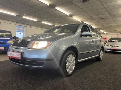 Skoda Fabia Combi 1.4 Comfort. Afkomstig van 1e eigenaar, cruise control en NAP aanwezig!