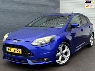 Ford Focus 2.0 EcoBoost ST-2 250PK/RECARO/CRUISE/LMV/KEYLES