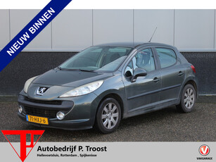 Peugeot 207 1.6 VTi Look MEENEEMPRIJS!!/APK TOT 26-03-2025 Cruise control/Airco/Parrot car-kit/Radio/Sportstoelen/Elektrische ramen/Elektris