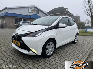 Toyota Aygo 1.0 VVT-i x-play groot scherm cruise airco 5 drs