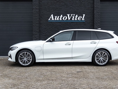 BMW 3 Serie Touring 330e Sport Line Panorama dak, Sportleder, Headup, Camera, Trekhaak